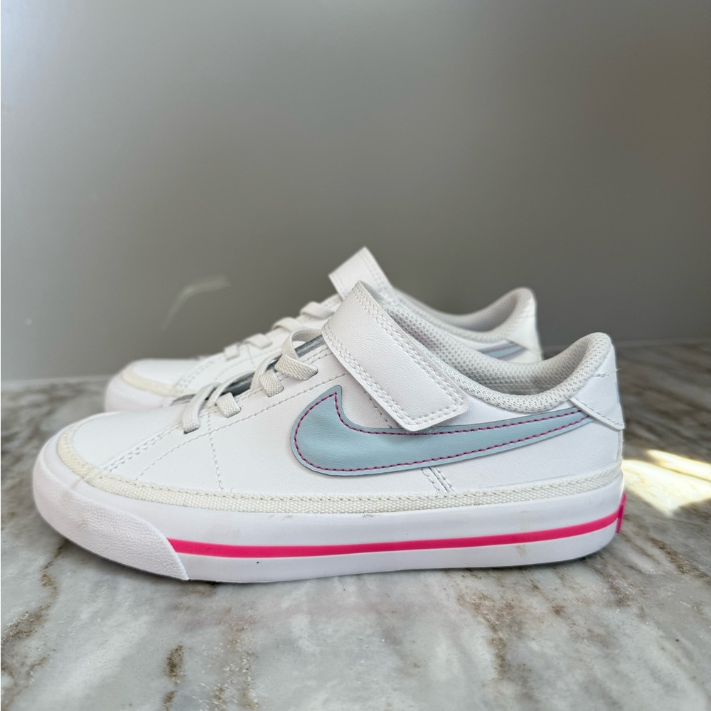 Nike Kids White Sneakers with Light Blue Swoosh and Pink Midsole Stripe